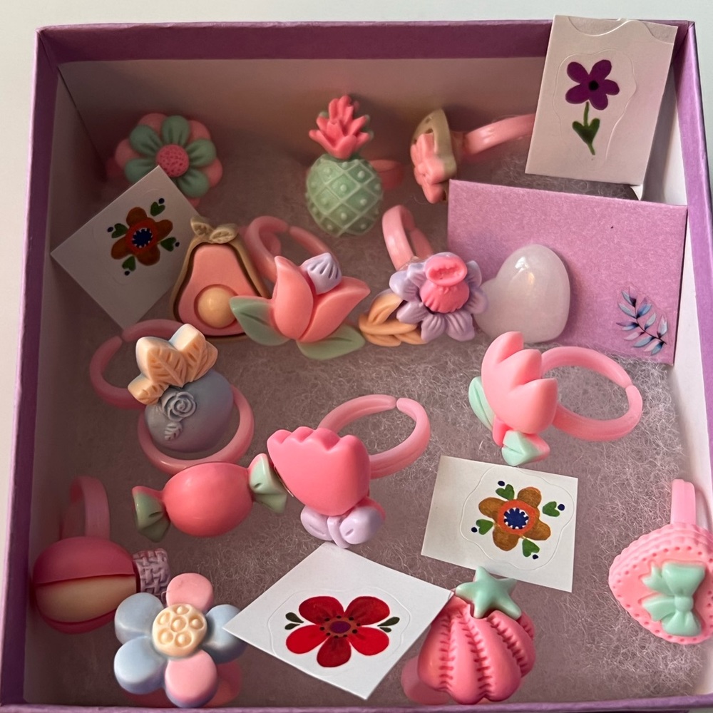 NEW THINK GRANDKIDS! 14 rings in lavender box